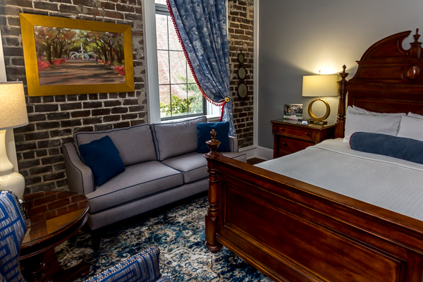 East Bay Inn Classic Queen Hotel Room in Savannah
