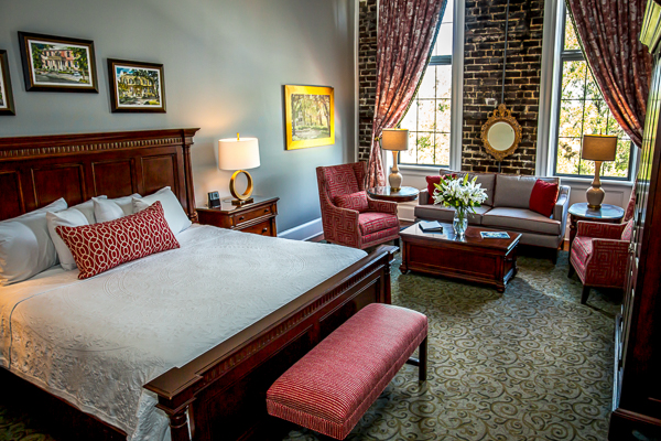 Corner King Suite in Downtown Savannah
