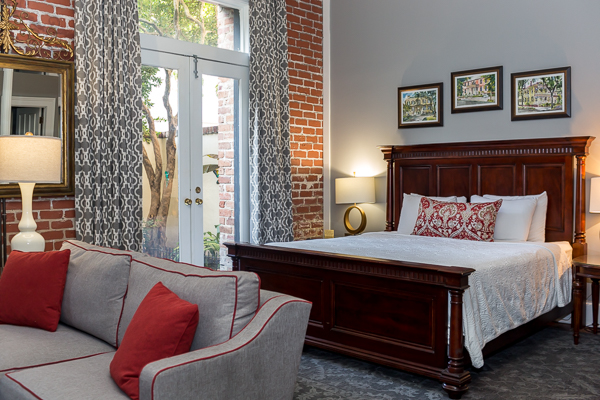 Patio King Hotel Suite in Savannah
